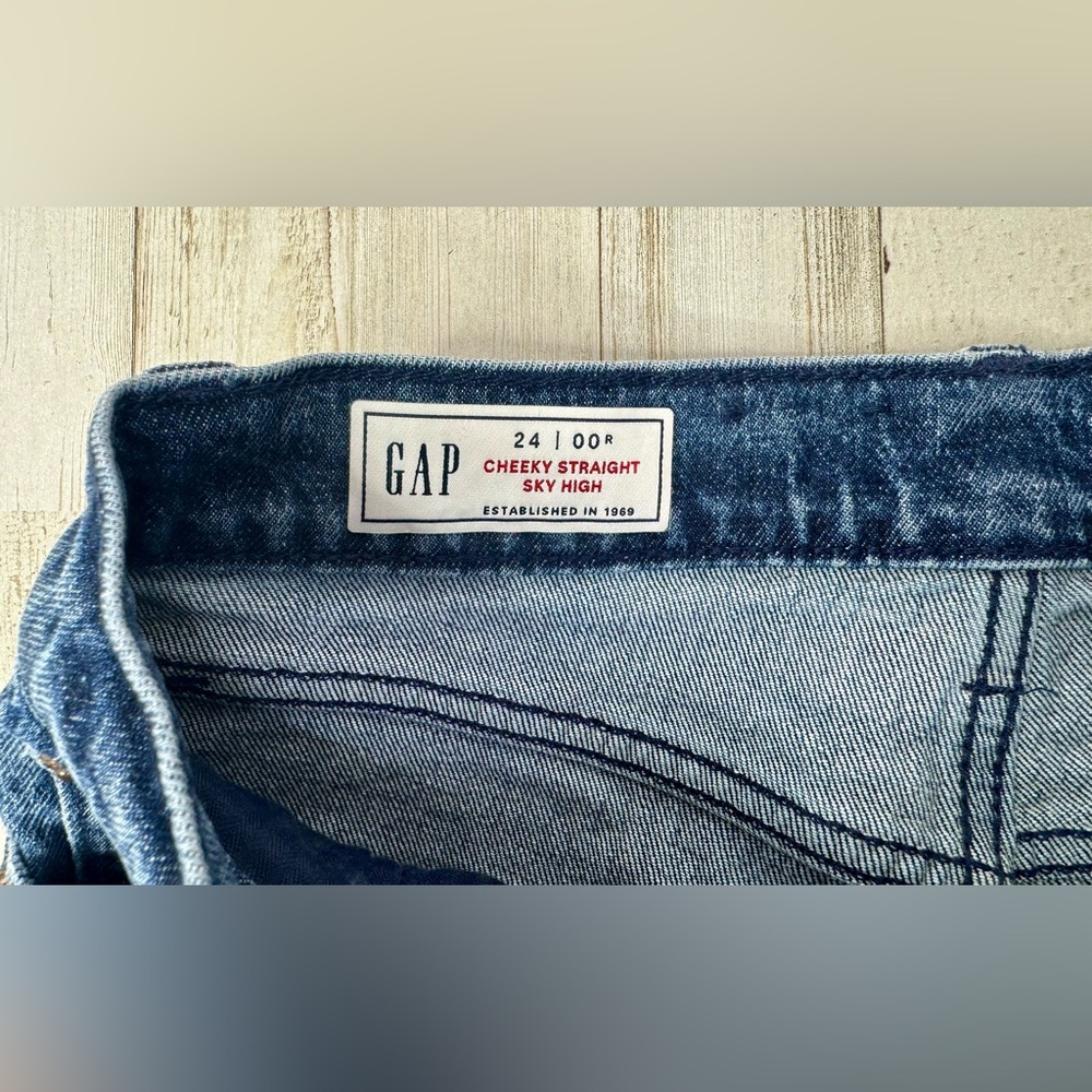 Gap Cheeky Straight Sky High Mid Rise Women Jeans - Size 24| 00R (26x25) - Picture 4 of 10